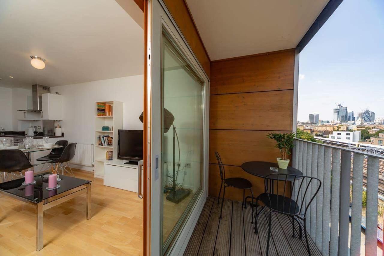 Room With Private Bathroom In A Modern Two Bedroom Two Bathroom Flat London Exterior photo