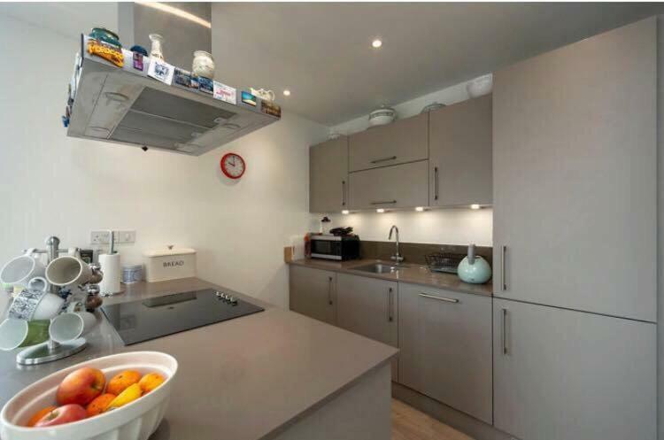 Room With Private Bathroom In A Modern Two Bedroom Two Bathroom Flat London Exterior photo